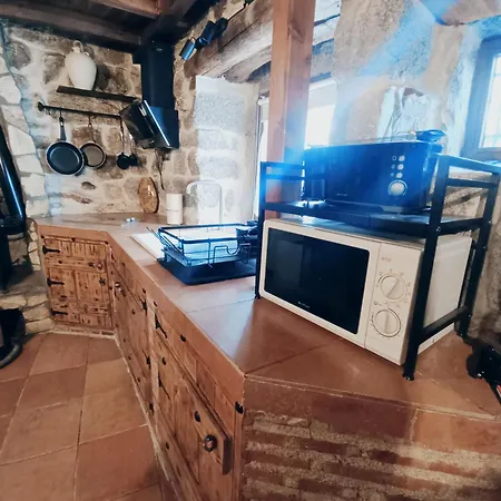 La Casita De Piedra * Navaluenga