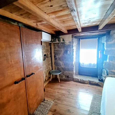 La Casita De Piedra Navaluenga