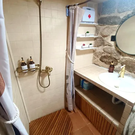 La Casita De Piedra Navaluenga