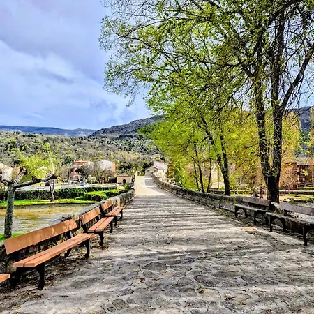 La Casita De Piedra Navaluenga