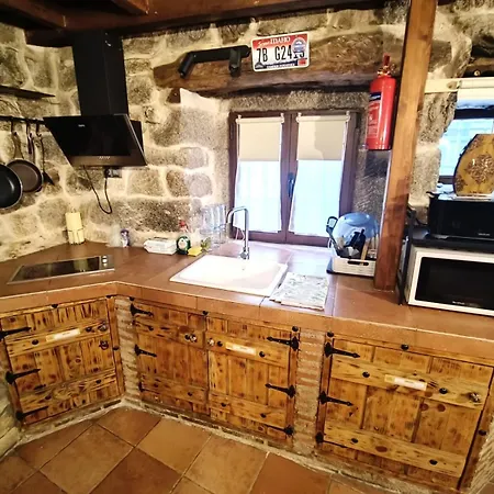 La Casita De Piedra * Navaluenga